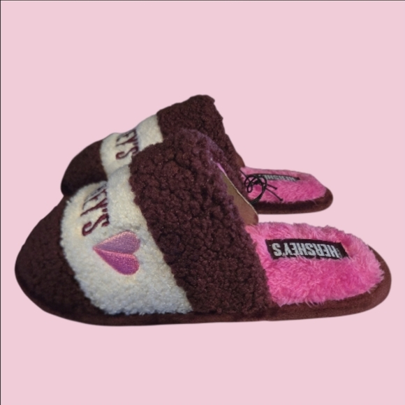 Hershey's Kids Slippers & A 28oz Mug - Size 2/3 Kids NWT - Picture 4 of 6